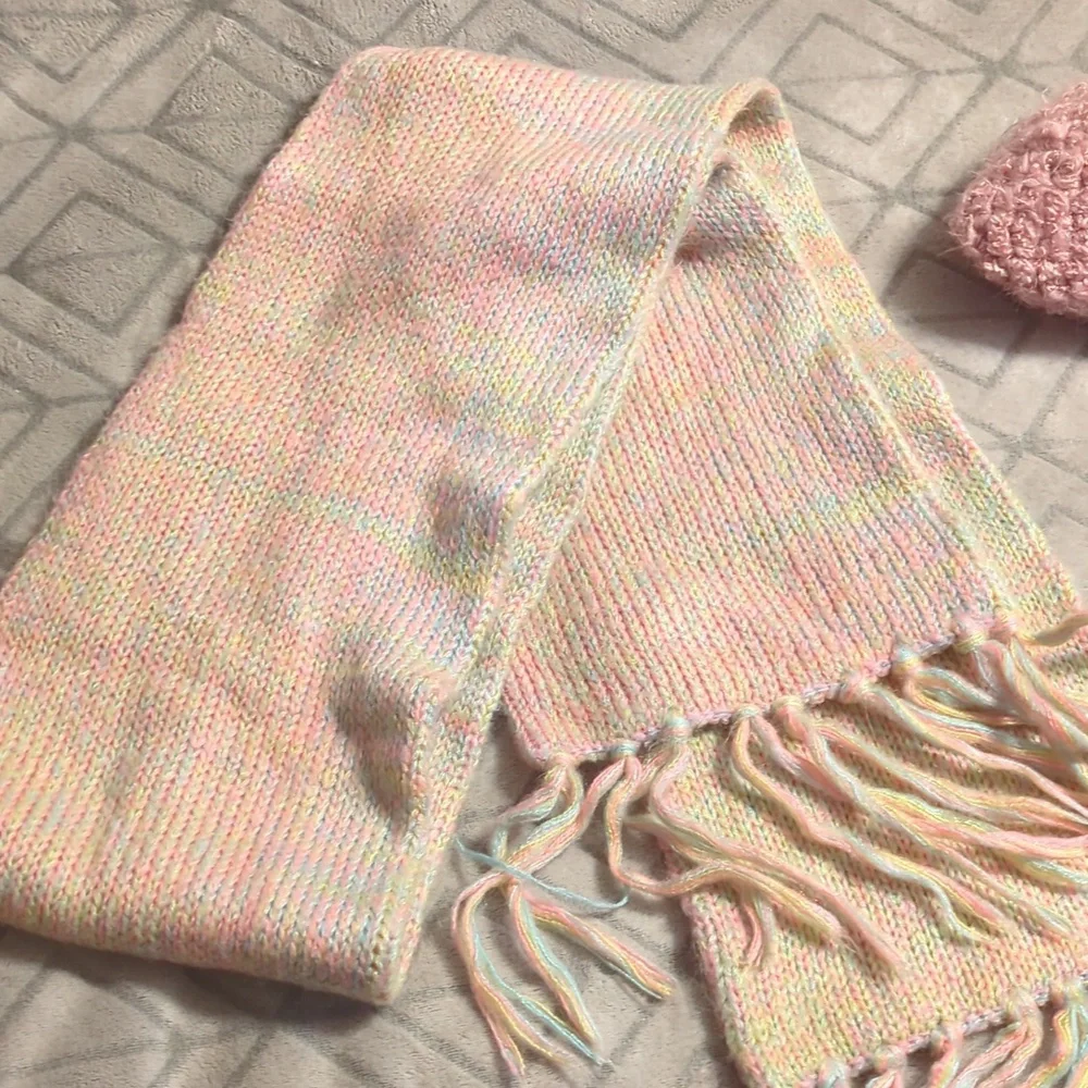 hand-knit chunky pastel‎ newsboy hat and scarf set